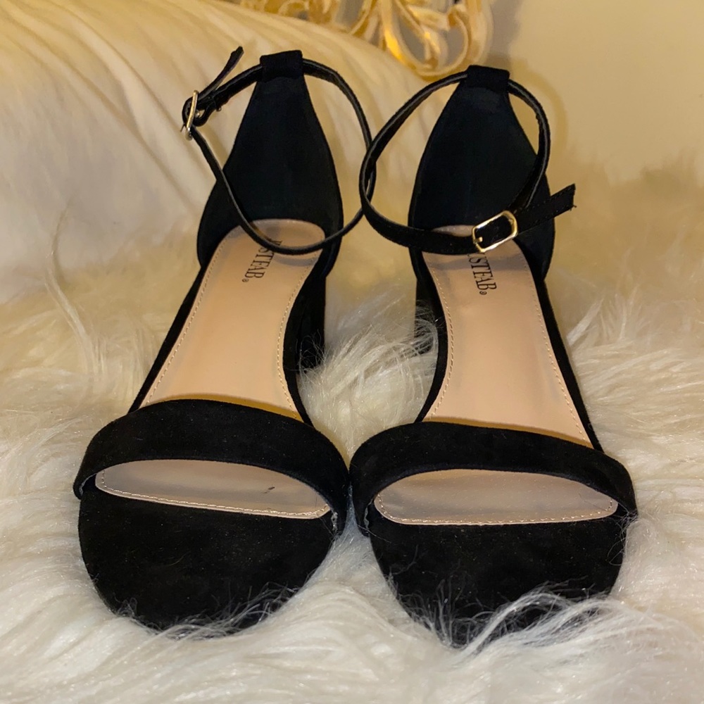 Black Kitten Heel